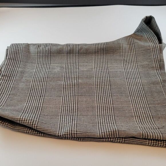 WOMEN"S FOREVER 21 SIDE ZIP CLOSURE SHORT - Picture 9 of 16